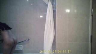 水電工酒店浴室暗藏攝像頭 偷拍大奶子少婦洗澡