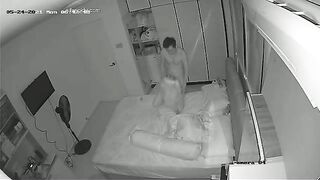 家庭攝影機真實偷拍 人瘦奶大騷妻與老公的日常性愛 3