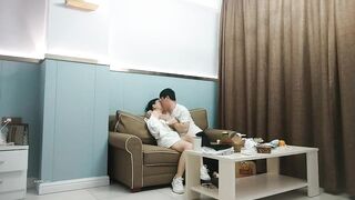 啊我要 老公 大奶人妻身材豐滿鮑魚肥美 酒精加甜言蜜語很快淪陷 邊摳逼邊跟閨蜜語音 無套內射爽到不想動