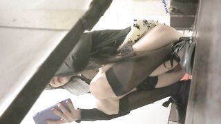 廁所偷拍絕色黑絲美女