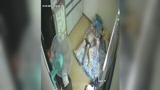 居家攝影機破解 大叔和美嬌妻各種姿勢啪啪