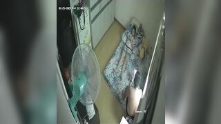 居家攝影機破解 大叔和美嬌妻各種姿勢啪啪