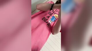 濃密陰毛小美女與男友無套啪啪 黏滿淫液的肉棒讓她舔一舔