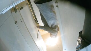 【酒吧廁拍】 年輕小姐姐-03