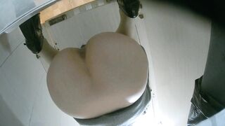 【酒吧廁拍】 年輕小姐姐-06