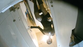 【酒吧廁拍】 年輕小姐姐-05