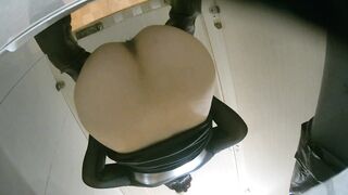 【酒吧廁拍】 年輕小姐姐-05