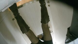 【酒吧廁拍】 年輕小姐姐-05