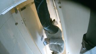 【酒吧廁拍】 年輕小姐姐-11