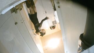 【酒吧廁拍】 年輕小姐姐-19