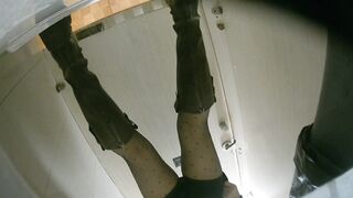 【酒吧廁拍】 年輕小姐姐-19