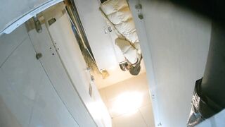 【酒吧廁拍】 年輕小姐姐-24