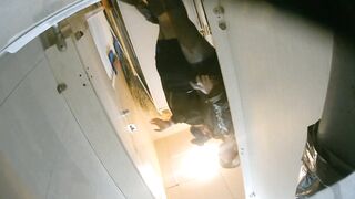 【酒吧廁拍】 年輕小姐姐-26