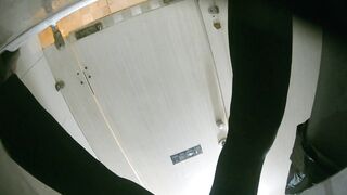 【酒吧廁拍】 年輕小姐姐-25