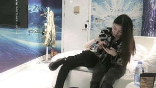 【文軒探花】膚白如雪，甜美女神，美腿翹臀，溫柔配合，激情啪啪 1