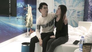 【文軒探花】膚白如雪，甜美女神，美腿翹臀，溫柔配合，激情啪啪 1