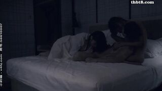 【文軒探花】喊來閨蜜玩雙飛，新來女神害羞要關燈，配合默契激情啪啪，翹臀美乳別有一番風味1