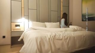 文軒探花 藍衣好身材豐乳肥臀妹 抬起腿來猛操 女孩嫌搞得太久疼了 要加錢生氣走了