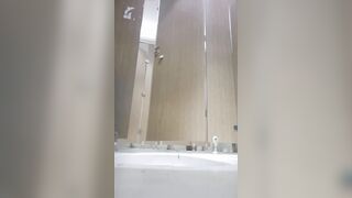 廁拍 酒吧女廁後拍美女尿尿 -02