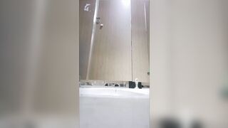 廁拍 酒吧女廁後拍美女尿尿 -06