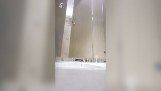 廁拍 酒吧女廁後拍美女尿尿 -12