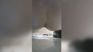 廁拍 酒吧女廁後拍美女尿尿 -12