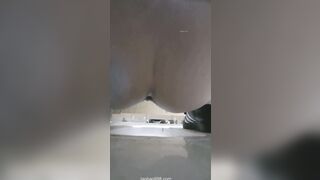 廁拍 酒吧女廁後拍美女尿尿 -12