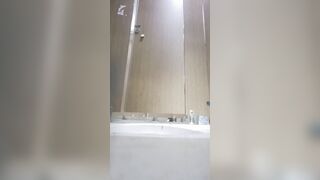 廁拍 酒吧女廁後拍美女尿尿 -14