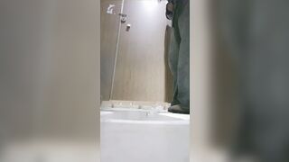 廁拍 酒吧女廁後拍美女尿尿 -18