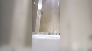 廁拍 酒吧女廁後拍美女尿尿 -01
