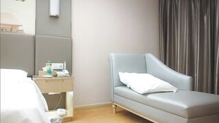 探花約會白衣高挑御姐 高筒靴大長腿萌萌氣質 挺著雞巴享受大力舔吸 揉捏吸吮騎乘啪啪操穴