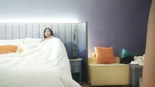 這個深度可以嗎 啊啊好舒服 後入太深了 漂亮大奶小少婦身材豐腴被操的騷叫不停