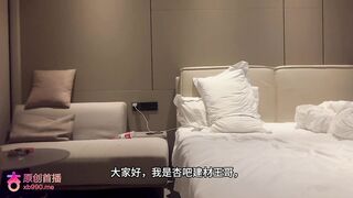 杏吧建材王哥11-約了個大學街舞社的女孩，身材特別好而且勻稱，五官精緻皮膚好，腿又直又長，柔韌性極好