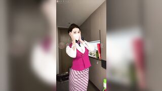 九頭身大奶美人，臉穴同框自慰啪啪，主打一個開放騷氣，金主最愛~ 10