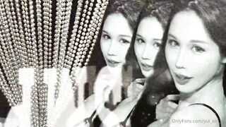 台灣yui_xin_tw辛尤里 穿著超美紅色情趣連體網襪各角度騷氣吃雞巴，最後被後入頂級肥臀，還把自己逼流出來的白漿在吃到嘴裡，太色