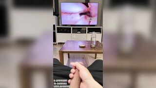 阿黑顏【噗噗pupu】在家看片擼到一半小姨突然回來了，喝醉要跟我一起看片 1